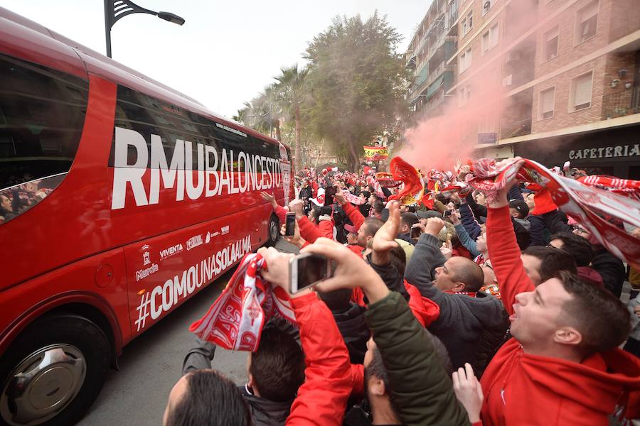 Repasa las imágenes que han dejado las aficiones en el derbi murciano entre el Real Murcia y el UCAM CF