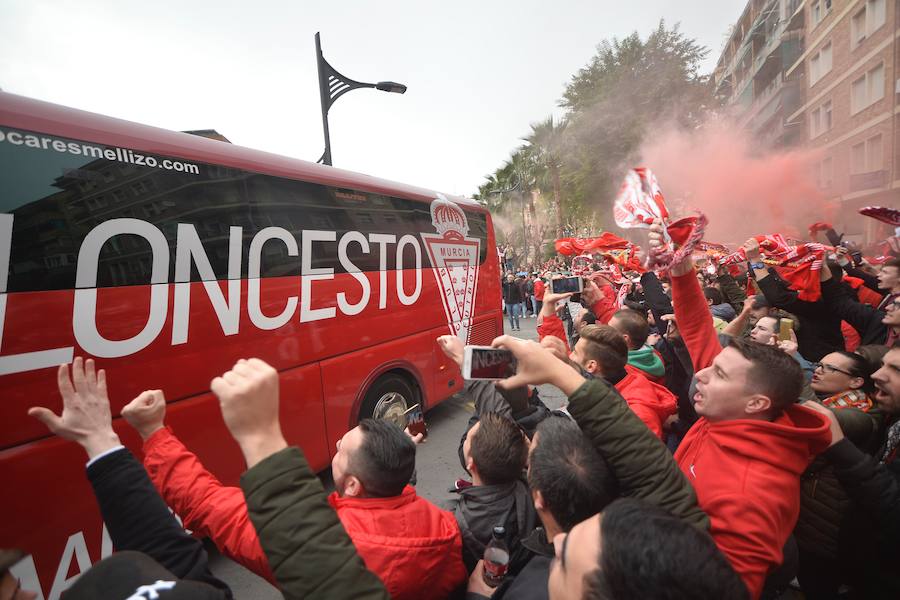 Repasa las imágenes que han dejado las aficiones en el derbi murciano entre el Real Murcia y el UCAM CF