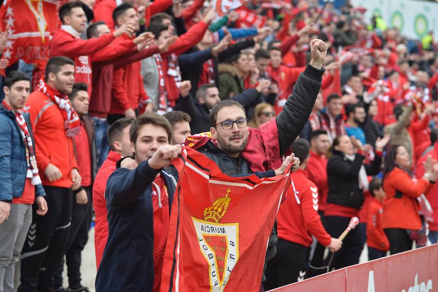 Repasa las imágenes que han dejado las aficiones en el derbi murciano entre el Real Murcia y el UCAM CF