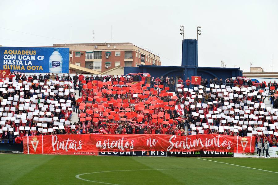 Repasa las imágenes que han dejado las aficiones en el derbi murciano entre el Real Murcia y el UCAM CF