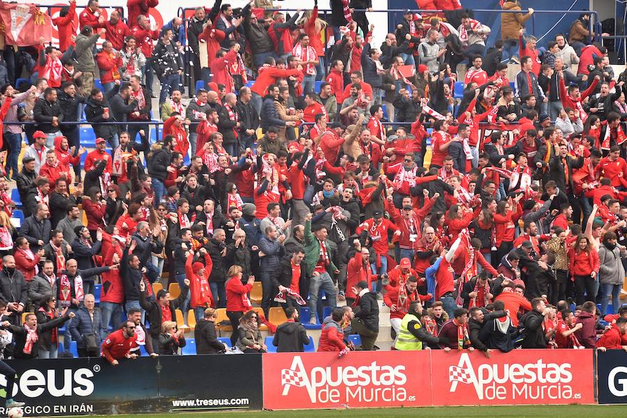 Repasa las imágenes que han dejado las aficiones en el derbi murciano entre el Real Murcia y el UCAM CF