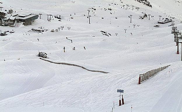 Las pistas andaluzas rebosan de nieve