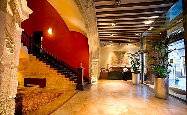 Entrada del Palacio de Tudemir.