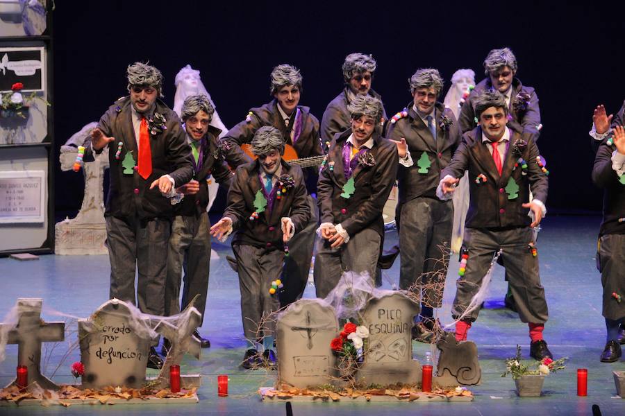 Las chirigotas sacan punta en El Batel a los conflictos políticos nacionales y locales