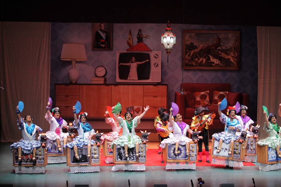 Las chirigotas sacan punta en El Batel a los conflictos políticos nacionales y locales