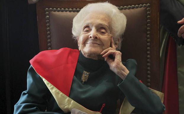 Rita Levi Montalcini, durante una ceremonia para la entrega del título honorario de Doctor en Ciencias. 