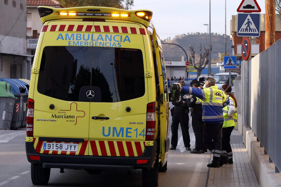 La gran humareda causada por el fuego se puede ver desde varios puntos de Murcia