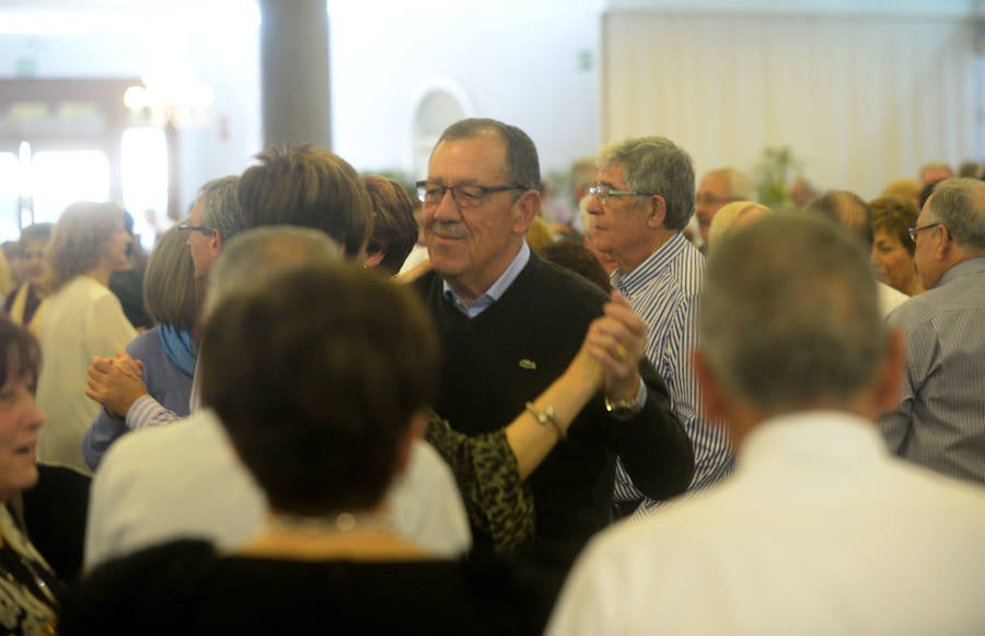 En el Jardín Botánico de la ciudad portuaria se ha celebrado una comida de convivencia, un Baile de los Enamorados y se ha homenajeado a la pareja de mayor edad