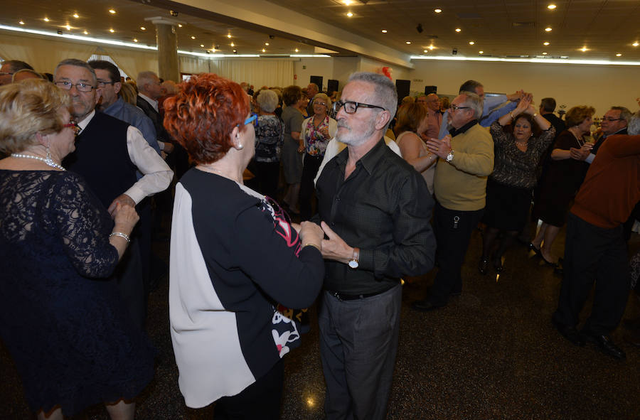 En el Jardín Botánico de la ciudad portuaria se ha celebrado una comida de convivencia, un Baile de los Enamorados y se ha homenajeado a la pareja de mayor edad