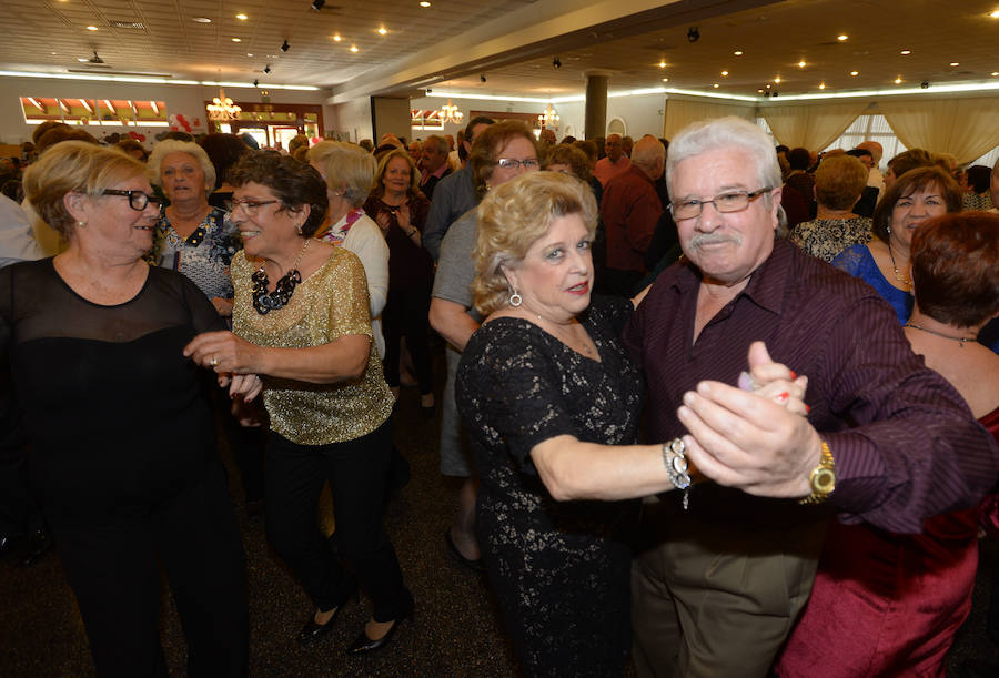 En el Jardín Botánico de la ciudad portuaria se ha celebrado una comida de convivencia, un Baile de los Enamorados y se ha homenajeado a la pareja de mayor edad