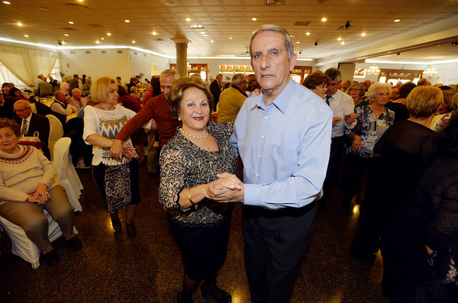 En el Jardín Botánico de la ciudad portuaria se ha celebrado una comida de convivencia, un Baile de los Enamorados y se ha homenajeado a la pareja de mayor edad