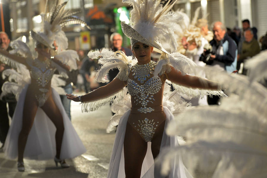Casi cincuenta peñas de otras localidades llenan de esplendor y alegría las principales calles de la ciudad en la recta final de las fiestas