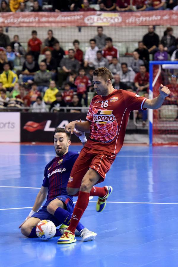 El duelo entre ElPozo Murcia y FC Barcelona Lassa por la segunda plaza se saldó con la victoria del cuadro murciano. Los de Duda, que fueron de menos a más, consiguieron los tres puntos con los tantos de Álex y el doblete de Pito