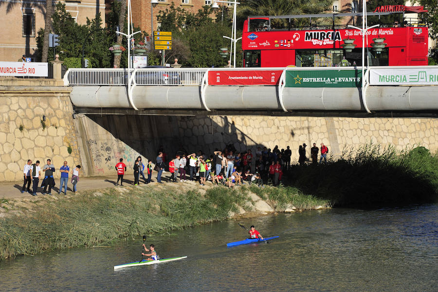 El Murcia Remo venció al equipo de la Policía Nacional en una carrera de barcos dragón