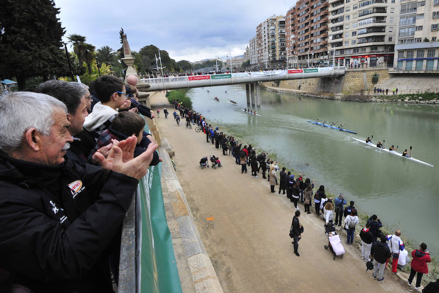 Más de 700 participantes recorren las aguas del río Segura