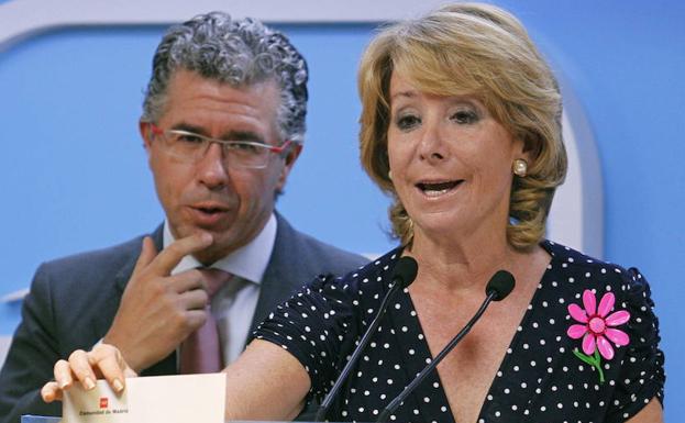 Esperanza Aguirre junto a Francisco Granados en una imagen de 2011.