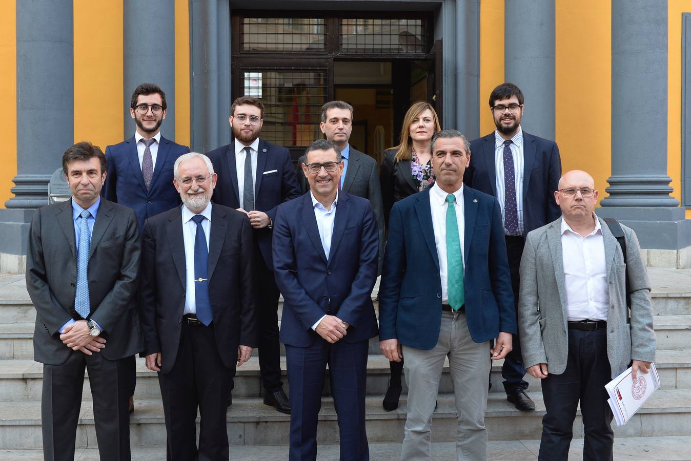 Los catedráticos Pedro Lozano, José Luján, Pablo Artal, Emilio Martínez y José Antonio Gomez participan en un coloquio en el Paraninfo del Campus de la Merced