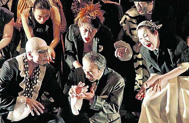 Actores de la compañía Ksec Act ponen en escena 'El público'.