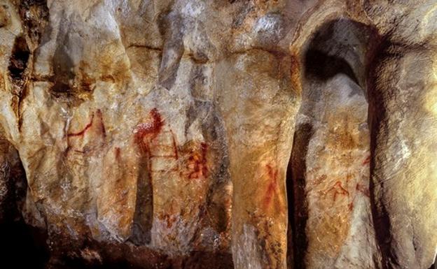 Pinturas rupestres elaboradas por neandertales en la cueva cántabra de La Pasiega.