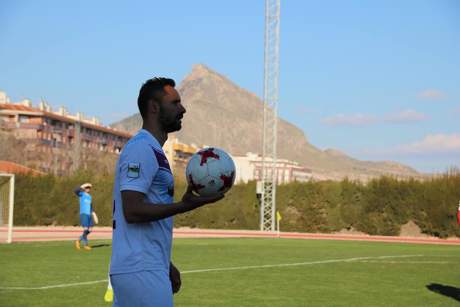 Un gol mal anulado a los locales evita la victoria de conjunto de Pato, que fue superior a su rival