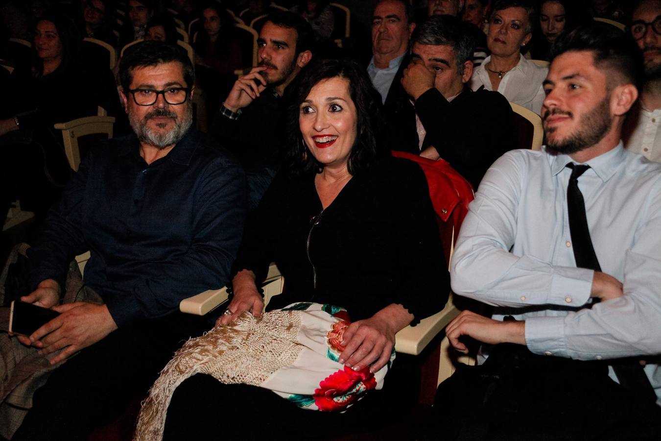 La Federación de Peñas Huertanas rindió homenaje a las Reinas de la Huerta salientes y a sus respectivas cortes de honor durante una gala celebrada en en el Teatro Romea