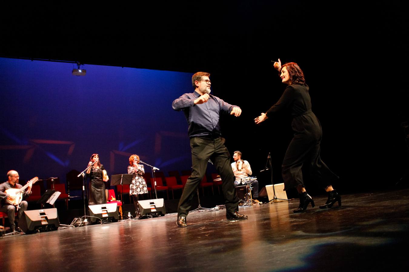 La Federación de Peñas Huertanas rindió homenaje a las Reinas de la Huerta salientes y a sus respectivas cortes de honor durante una gala celebrada en en el Teatro Romea