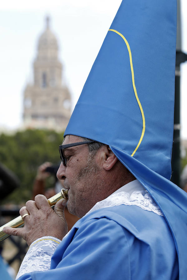 Las cofradías del Amparo, el Perdón y de Jesús protagonizan por las calles de la ciudad la tercera edición del 'Via Passionis'