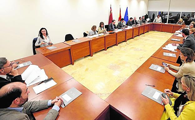 Jueces, fiscales y abogados, en noviembre en Murcia, en una reunión sobre los juzgados de Familia convocada por el TSJ.