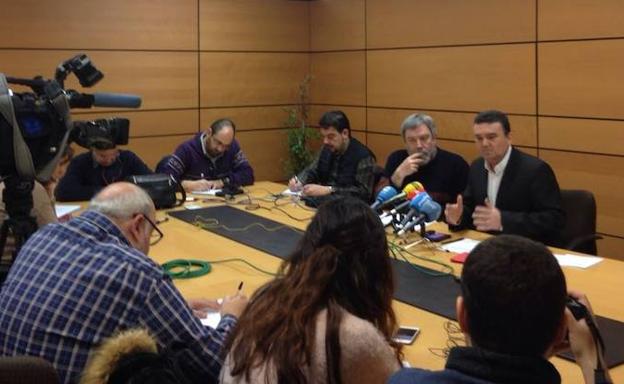 Rueda de prensa de Nacho Tronel y Enrique Ayuso, este martes. 