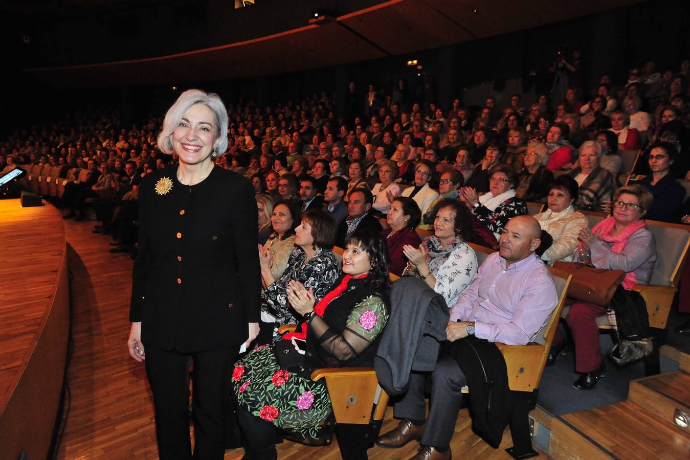 Más de 400 personas abarrotan la Sala Miguel Ángel Clares del Auditorio de Murcia para reconocer el papel de las féminas