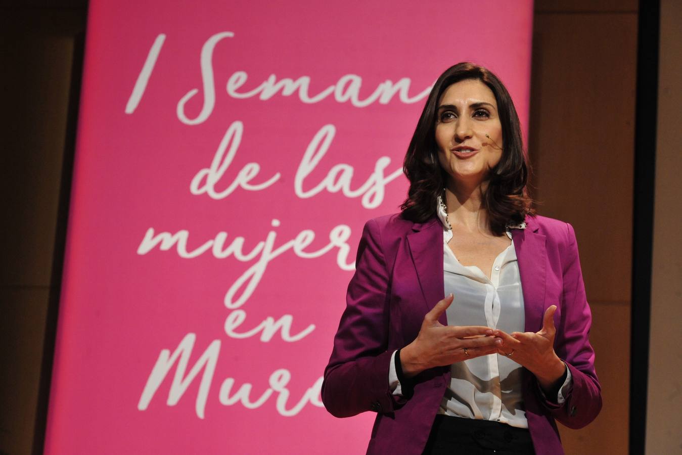 Más de 400 personas abarrotan la Sala Miguel Ángel Clares del Auditorio de Murcia para reconocer el papel de las féminas