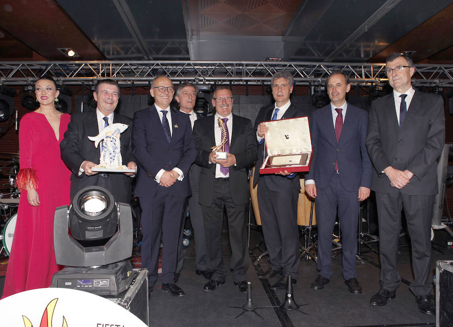 Casi mil personas celebran la tradicional cena de gala del Entierro de la Sardina