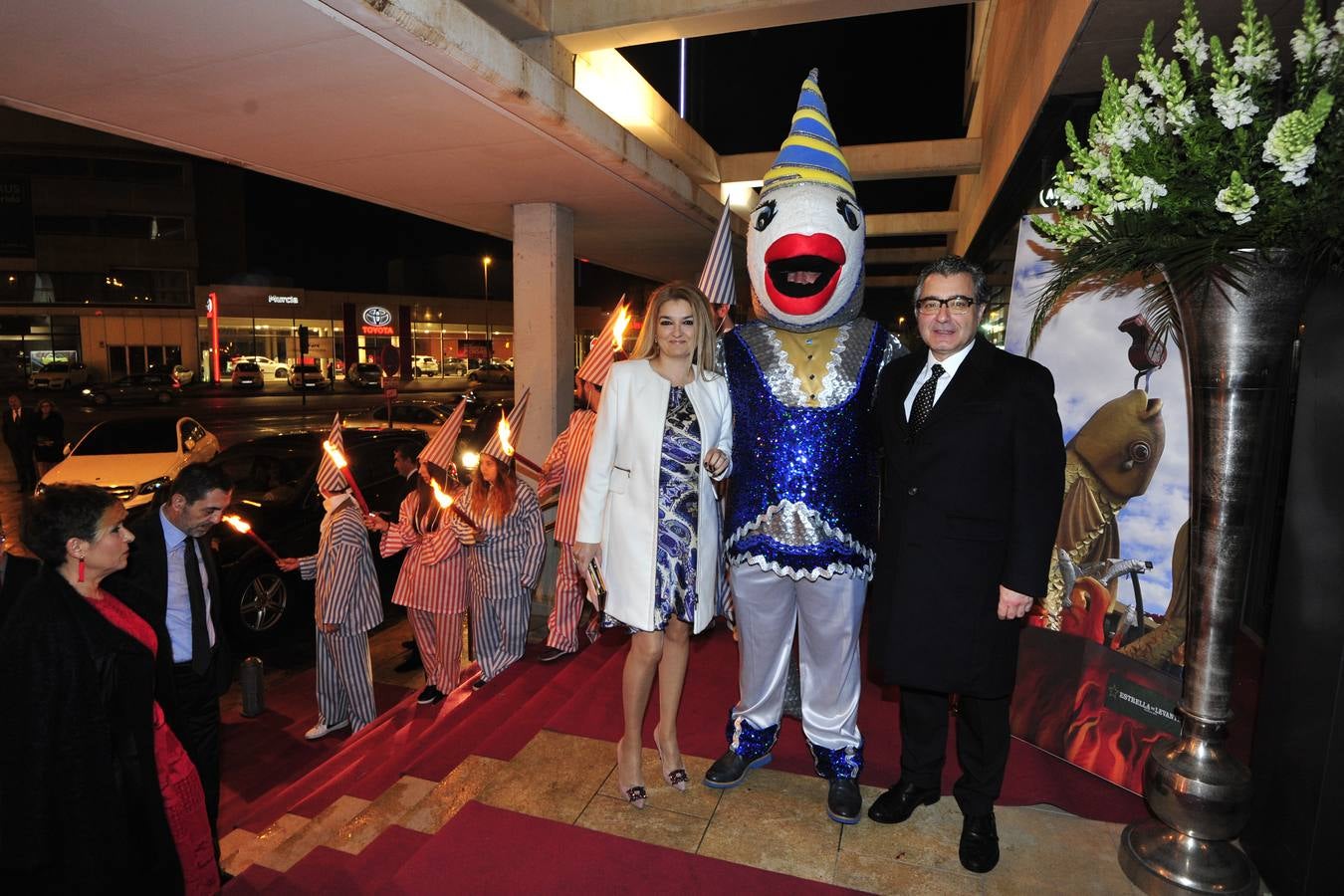 Casi mil personas celebran la tradicional cena de gala del Entierro de la Sardina