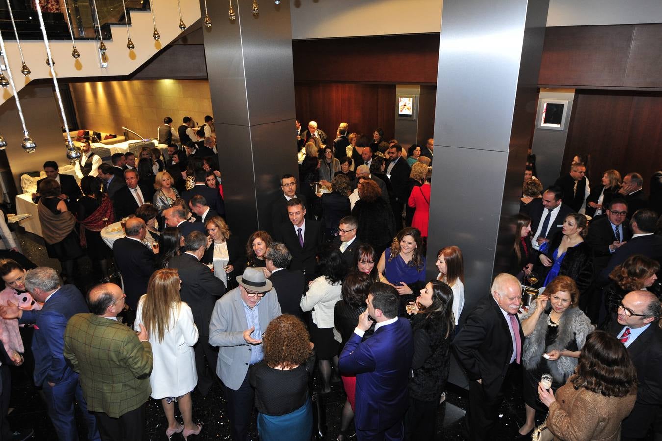 Casi mil personas celebran la tradicional cena de gala del Entierro de la Sardina
