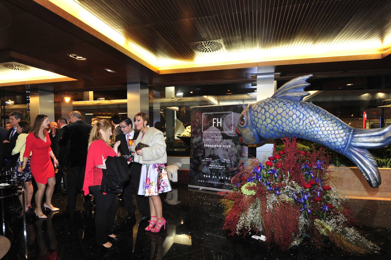 Casi mil personas celebran la tradicional cena de gala del Entierro de la Sardina