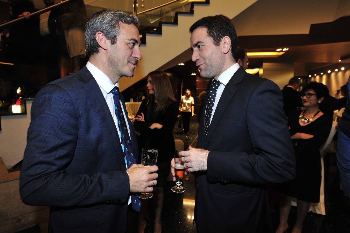 Casi mil personas celebran la tradicional cena de gala del Entierro de la Sardina