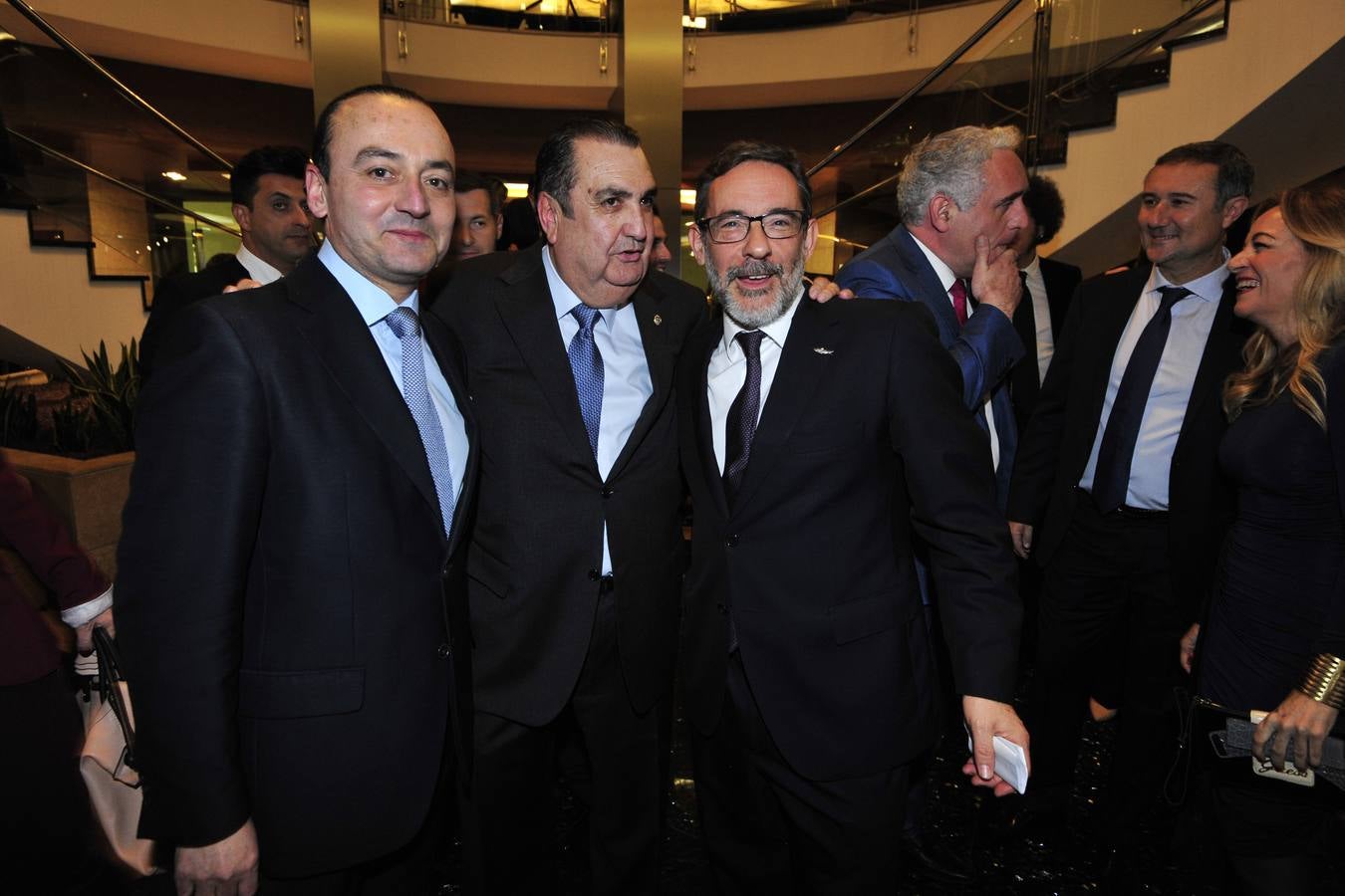 Casi mil personas celebran la tradicional cena de gala del Entierro de la Sardina