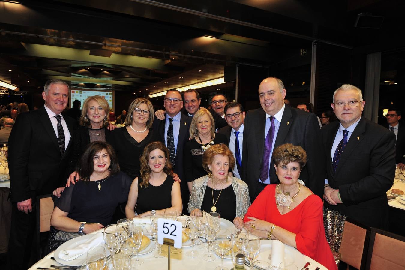 Casi mil personas celebran la tradicional cena de gala del Entierro de la Sardina