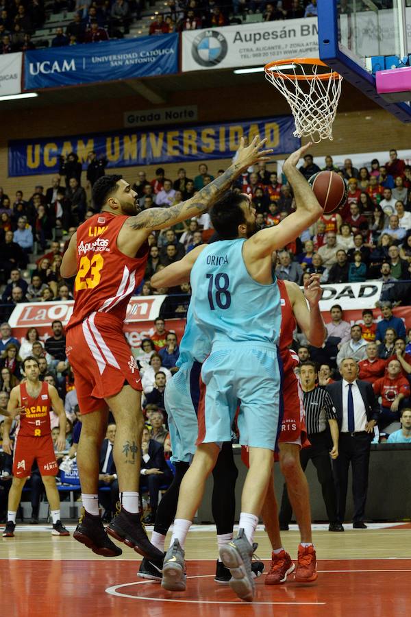 El conjunto de Ibon Navarro peleó hasta el final en el regreso de Lima al Palacio de los Deportes, pero no pudo con la tela de araña de Pesic ni el arbitraje de los últimos minutos