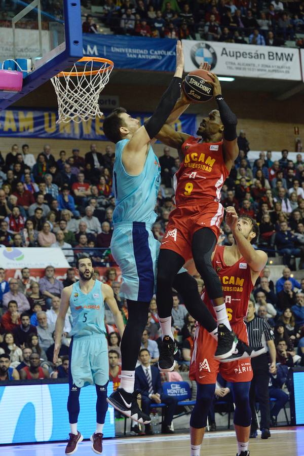 El conjunto de Ibon Navarro peleó hasta el final en el regreso de Lima al Palacio de los Deportes, pero no pudo con la tela de araña de Pesic ni el arbitraje de los últimos minutos