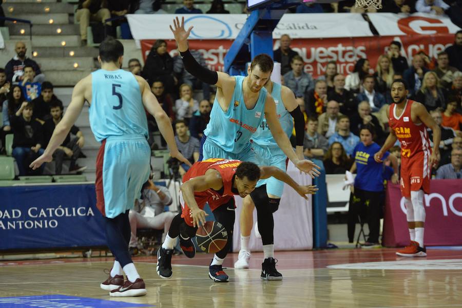 El conjunto de Ibon Navarro peleó hasta el final en el regreso de Lima al Palacio de los Deportes, pero no pudo con la tela de araña de Pesic ni el arbitraje de los últimos minutos