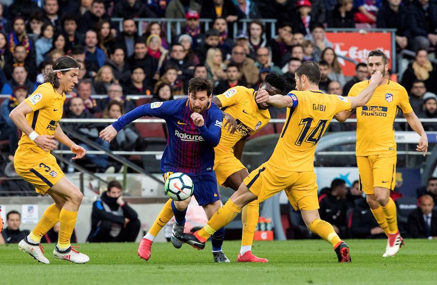 Un gran gol de Messi de falta le basta al equipo azulgrana para ganar media liga en el Camp Nou y frenar las aspiraciones del conjunto de Simeone.