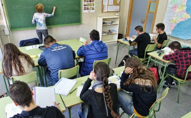 Alumnos de Secundaria durante una clase de inglés. 