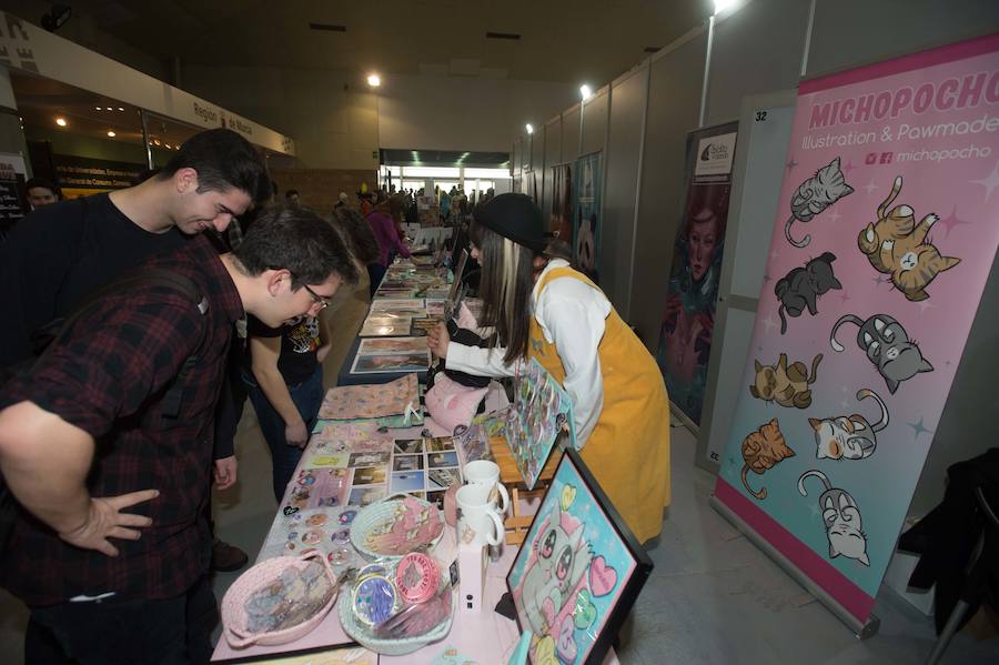 Cerca de 10.000 personas acuden este fin de semana a la cuarta edición del Winter Freak, instalado en IFEPA (Torre Pacheco), donde los organizadores han programado más de 200 actividades relacionadas con la cultura japonesa, videojuegos, cine, televisión, cómic, k-pop o Youtube