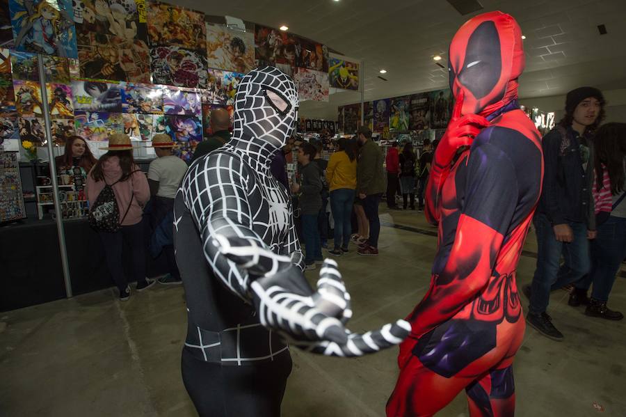 Cerca de 10.000 personas acuden este fin de semana a la cuarta edición del Winter Freak, instalado en IFEPA (Torre Pacheco), donde los organizadores han programado más de 200 actividades relacionadas con la cultura japonesa, videojuegos, cine, televisión, cómic, k-pop o Youtube