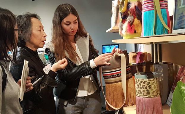 El calzado, la moda y el mueble de la Región se exhiben en Japón