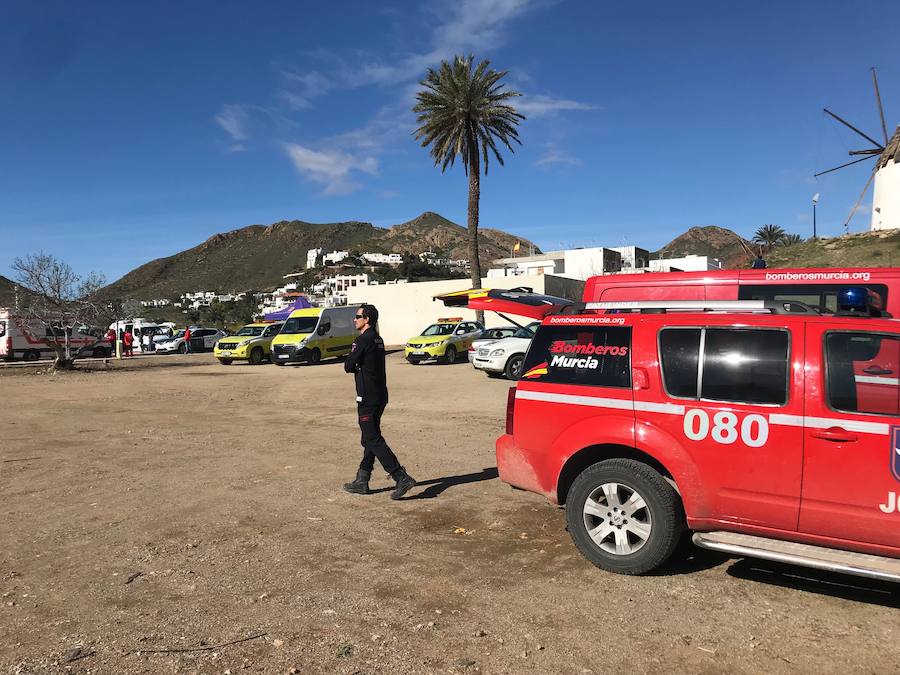 Efectivos voluntarios del cuerpo de bomberos de Murcia se han desplazado hasta la provincia de Almería para tratar de encontrar al pequeño