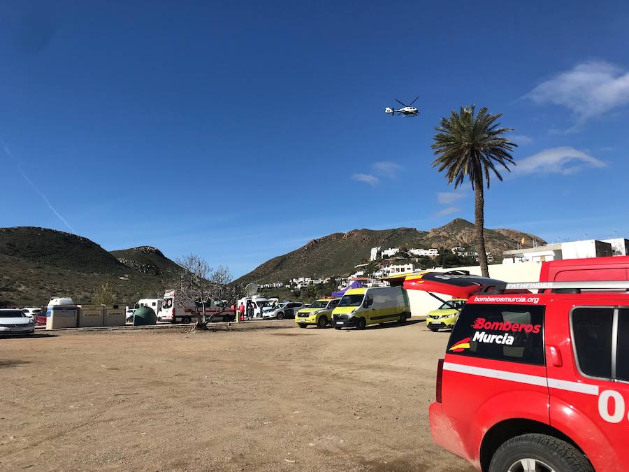 Efectivos voluntarios del cuerpo de bomberos de Murcia se han desplazado hasta la provincia de Almería para tratar de encontrar al pequeño