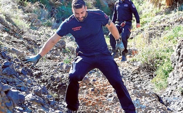 Galería. Tareas de búsqueda de los efectivos procedentes de la Region.