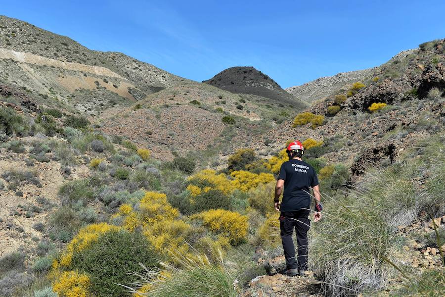 Un total de 169 efectivos de Bomberos, Policía Local, Protección Civil, Servicios de Emergencias y Policía Nacional de la Región acuden a Níjar, desde el pasado día 2, para trabajar voluntariamente en la búsqueda del niño desaparecido. ‘La Verdad’ les acompañó en el rastreo